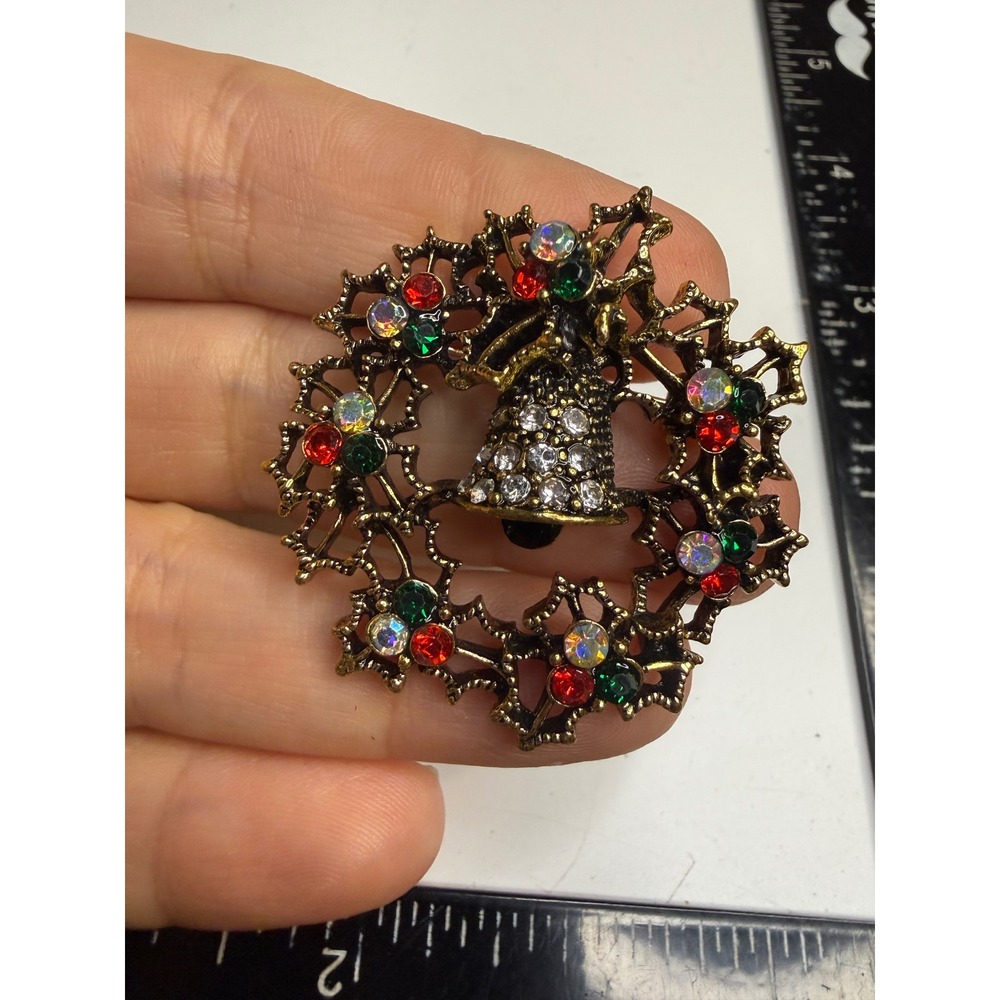 Christmas Wreath Bell Brooch Gold Tone Rhinestone Holiday Pin Red Green AB